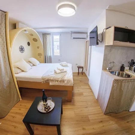 Plutus Apartments And Rooms With Free Parking Koper Exterior photo